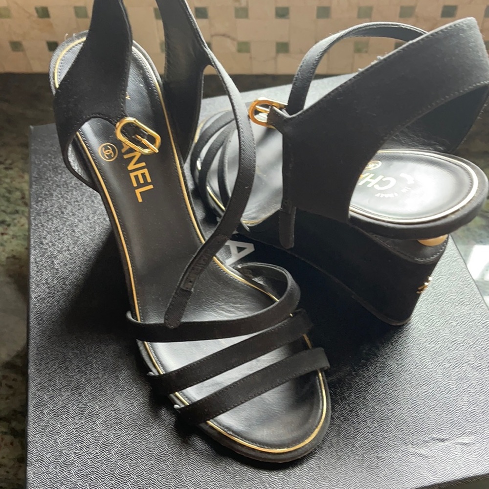 Chanel shoes worn great condition